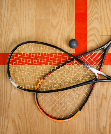 Rackets player in action