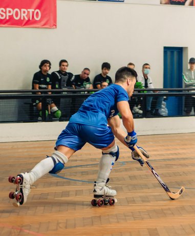 Roller hockey player in action